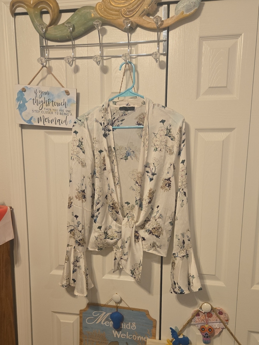 Missguided Cream Floral Tie-Front Blouse with Bell Sleeves